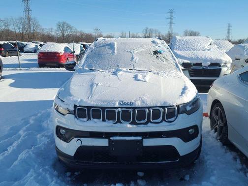 Bright White Clearcoat 2022 Jeep Compass Latitude