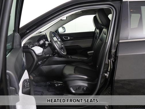 Diamond Black Crystal Pearlcoat 2022 Jeep Compass Latitude