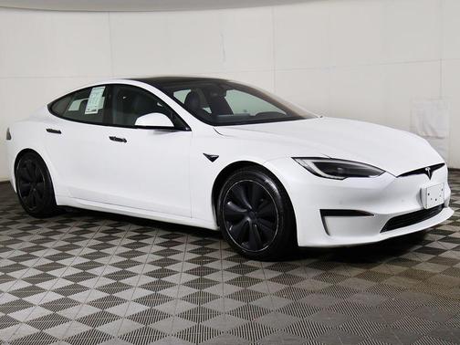 Pearl White Multi-Coat 2023 Tesla Model S Base