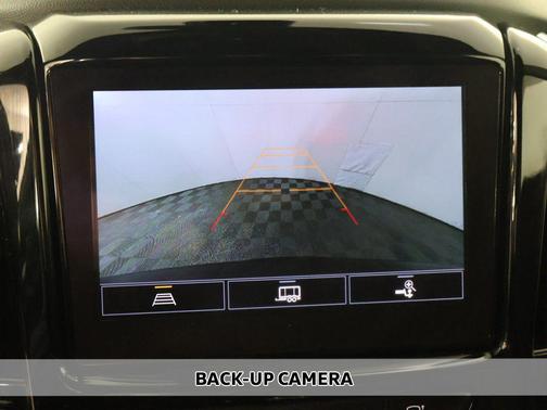 Black Cherry Metallic 2022 Chevrolet Traverse LT Cloth