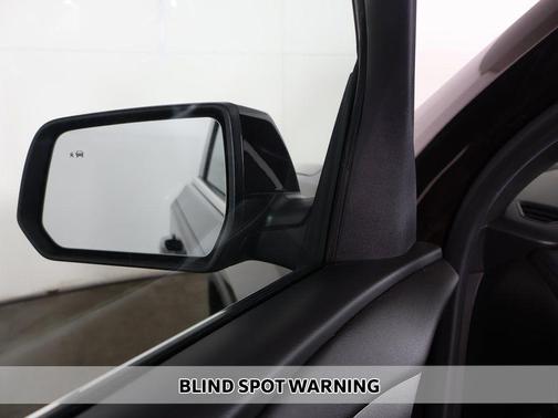 Black Cherry Metallic 2022 Chevrolet Traverse LT Cloth