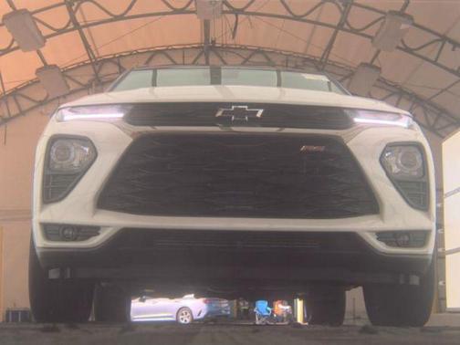 Iridescent Pearl Tricoat 2023 Chevrolet Trailblazer RS