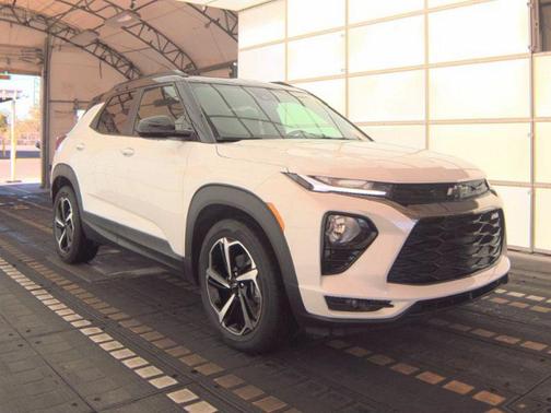 Iridescent Pearl Tricoat 2023 Chevrolet Trailblazer RS