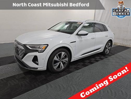 Glacier White Metallic 2024 Audi Q8 e-tron Premium Plus