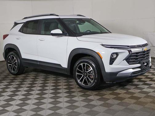 Summit White 2025 Chevrolet Trailblazer LT