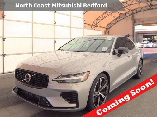 2023 Volvo S60 Recharge Plug-In Hybrid T8 Plus Dark Theme