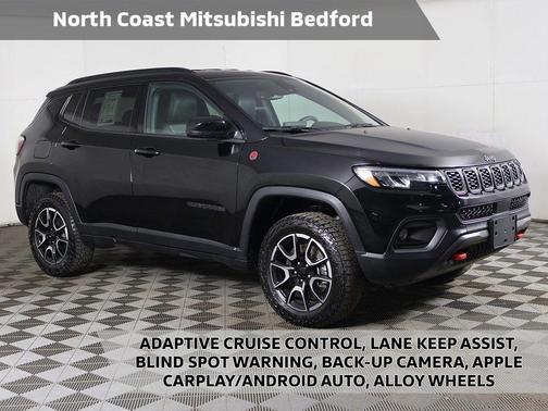 Diamond Black Crystal Pearlcoat 2024 Jeep Compass Trailhawk