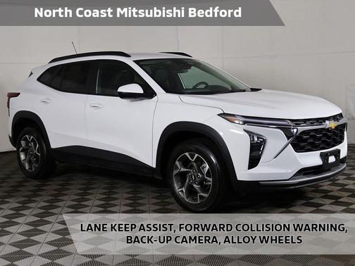 Summit White 2025 Chevrolet Trax LT