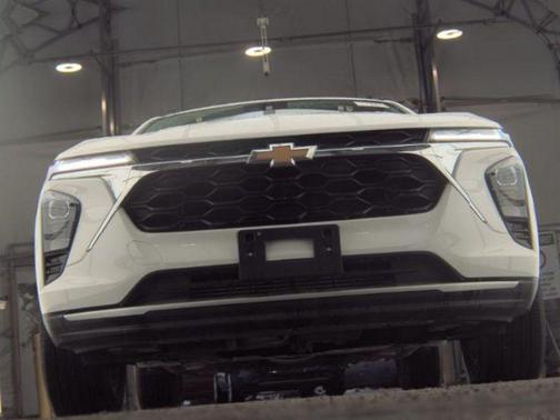 Summit White 2025 Chevrolet Trax LT