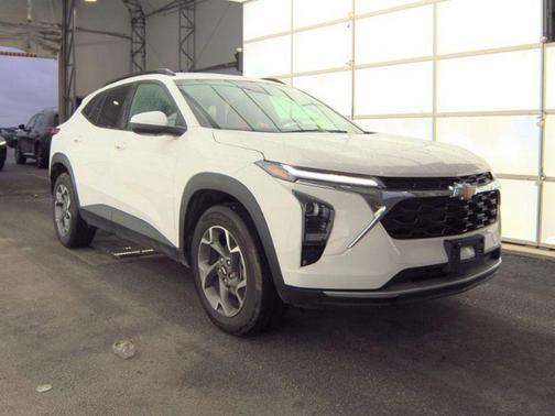Summit White 2025 Chevrolet Trax LT