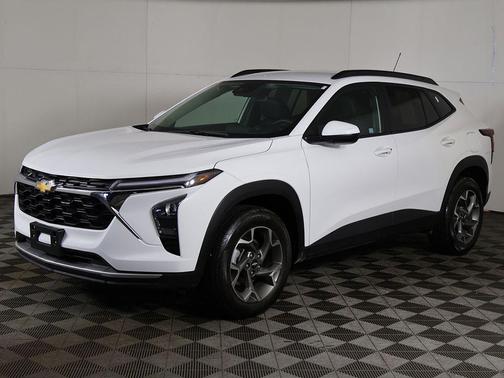 Summit White 2025 Chevrolet Trax LT