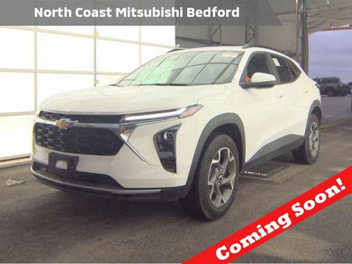 Summit White 2025 Chevrolet Trax LT