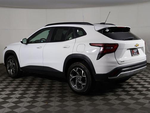 Summit White 2025 Chevrolet Trax LT