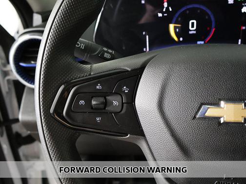 Summit White 2025 Chevrolet Trax LT