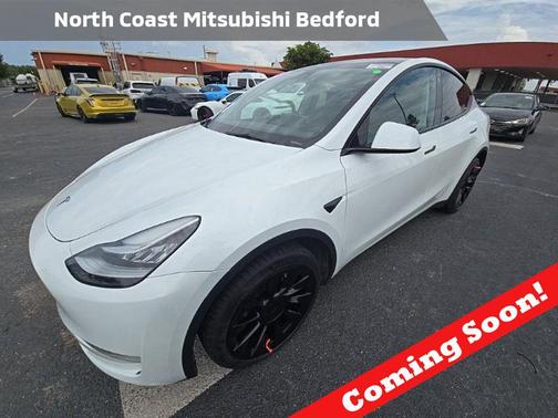 Pearl White Multi-Coat 2023 Tesla Model Y Long Range Dual Motor All-Wheel Drive