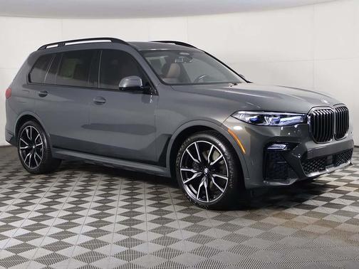 2022 BMW X7 M50i