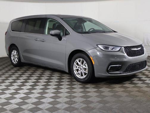 Ceramic Gray Clearcoat 2023 Chrysler Pacifica Touring L