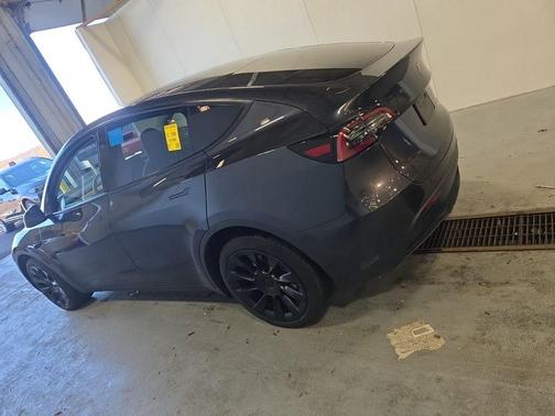 2024 Tesla Model Y Long Range Dual Motor All-Wheel Drive