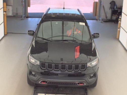 Diamond Black Crystal Pearlcoat 2024 Jeep Compass Trailhawk