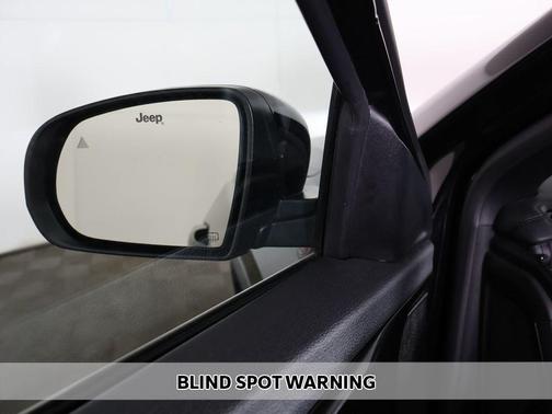 Diamond Black Crystal Pearlcoat 2024 Jeep Compass Trailhawk