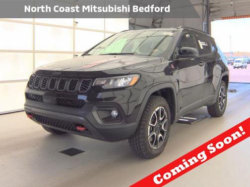 Diamond Black Crystal Pearlcoat 2024 Jeep Compass Trailhawk