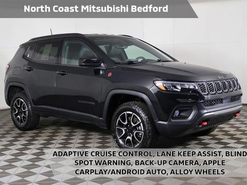 Diamond Black Crystal Pearlcoat 2024 Jeep Compass Trailhawk