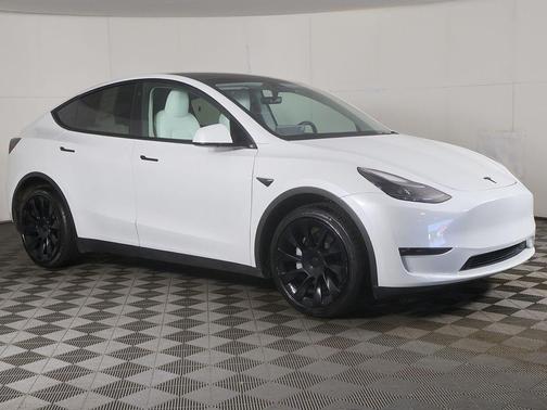 Pearl White Multi-Coat 2023 Tesla Model Y Long Range Dual Motor All-Wheel Drive