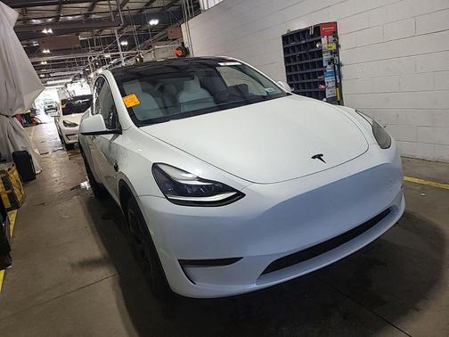 Pearl White Multi-Coat 2023 Tesla Model Y Long Range Dual Motor All-Wheel Drive