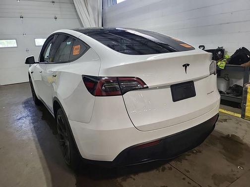 Pearl White Multi-Coat 2023 Tesla Model Y Long Range Dual Motor All-Wheel Drive