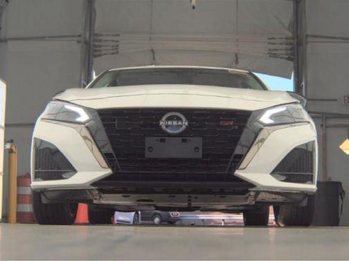 Pearl White Tricoat 2025 Nissan Altima SR FWD