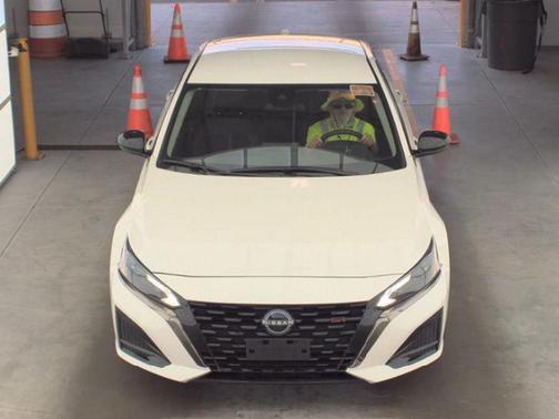 Pearl White Tricoat 2025 Nissan Altima SR FWD