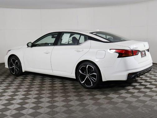 Pearl White Tricoat 2025 Nissan Altima SR FWD