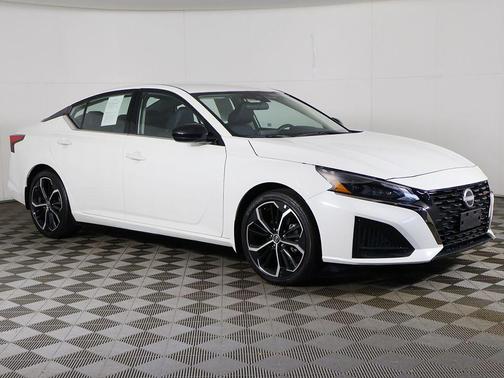 Pearl White Tricoat 2025 Nissan Altima SR FWD
