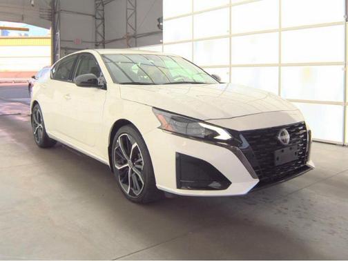 Pearl White Tricoat 2025 Nissan Altima SR FWD
