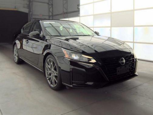 Super Black 2023 Nissan Altima SR VC-Turbo FWD