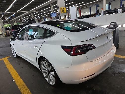 Pearl White Multi-Coat 2018 Tesla Model 3 Performance