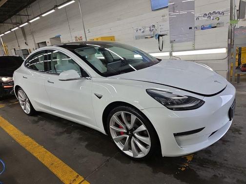 Pearl White Multi-Coat 2018 Tesla Model 3 Performance