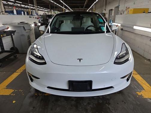 Pearl White Multi-Coat 2018 Tesla Model 3 Performance