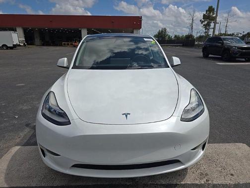 Pearl White Multi-Coat 2023 Tesla Model Y Long Range Dual Motor All-Wheel Drive