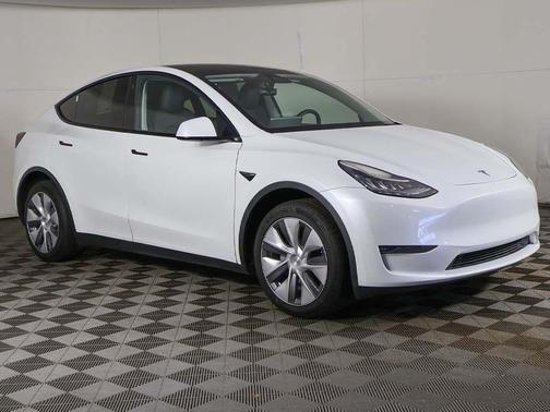 Pearl White Multi-Coat 2023 Tesla Model Y Long Range Dual Motor All-Wheel Drive
