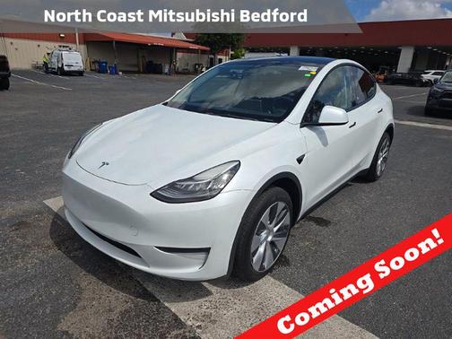 Pearl White Multi-Coat 2023 Tesla Model Y Long Range Dual Motor All-Wheel Drive