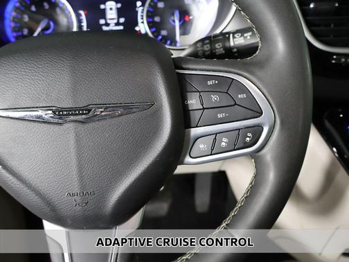 Granite Crystal Metallic Clearcoat 2023 Chrysler Pacifica Touring L