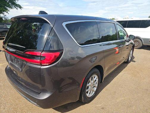 Granite Crystal Metallic Clearcoat 2023 Chrysler Pacifica Touring L