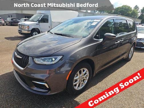 Granite Crystal Metallic Clearcoat 2023 Chrysler Pacifica Touring L