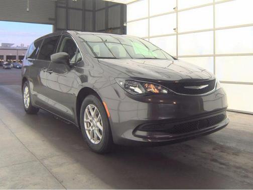 Granite Crystal Metallic Clearcoat 2023 Chrysler Voyager LX