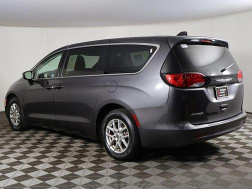 Granite Crystal Metallic Clearcoat 2023 Chrysler Voyager LX