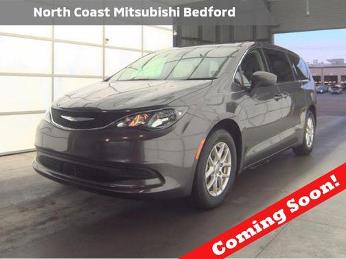 Granite Crystal Metallic Clearcoat 2023 Chrysler Voyager LX