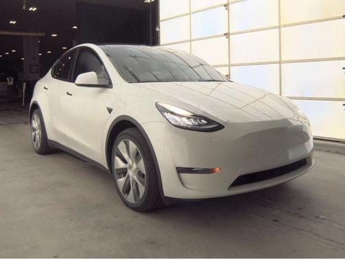 Pearl White Multi-Coat 2023 Tesla Model Y Long Range Dual Motor All-Wheel Drive