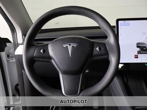Pearl White Multi-Coat 2023 Tesla Model Y Long Range Dual Motor All-Wheel Drive