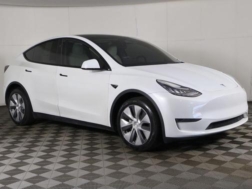 Pearl White Multi-Coat 2023 Tesla Model Y Long Range Dual Motor All-Wheel Drive